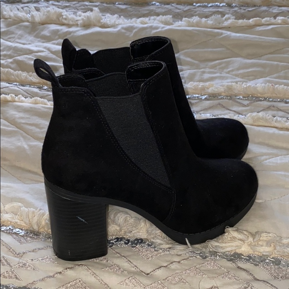 American Eagle Suede Boots